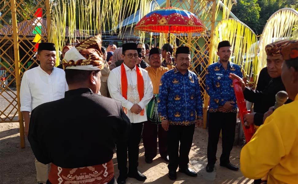 Ini Arti Adat Timamango Saat Sambut Anggota Bawaslu RI