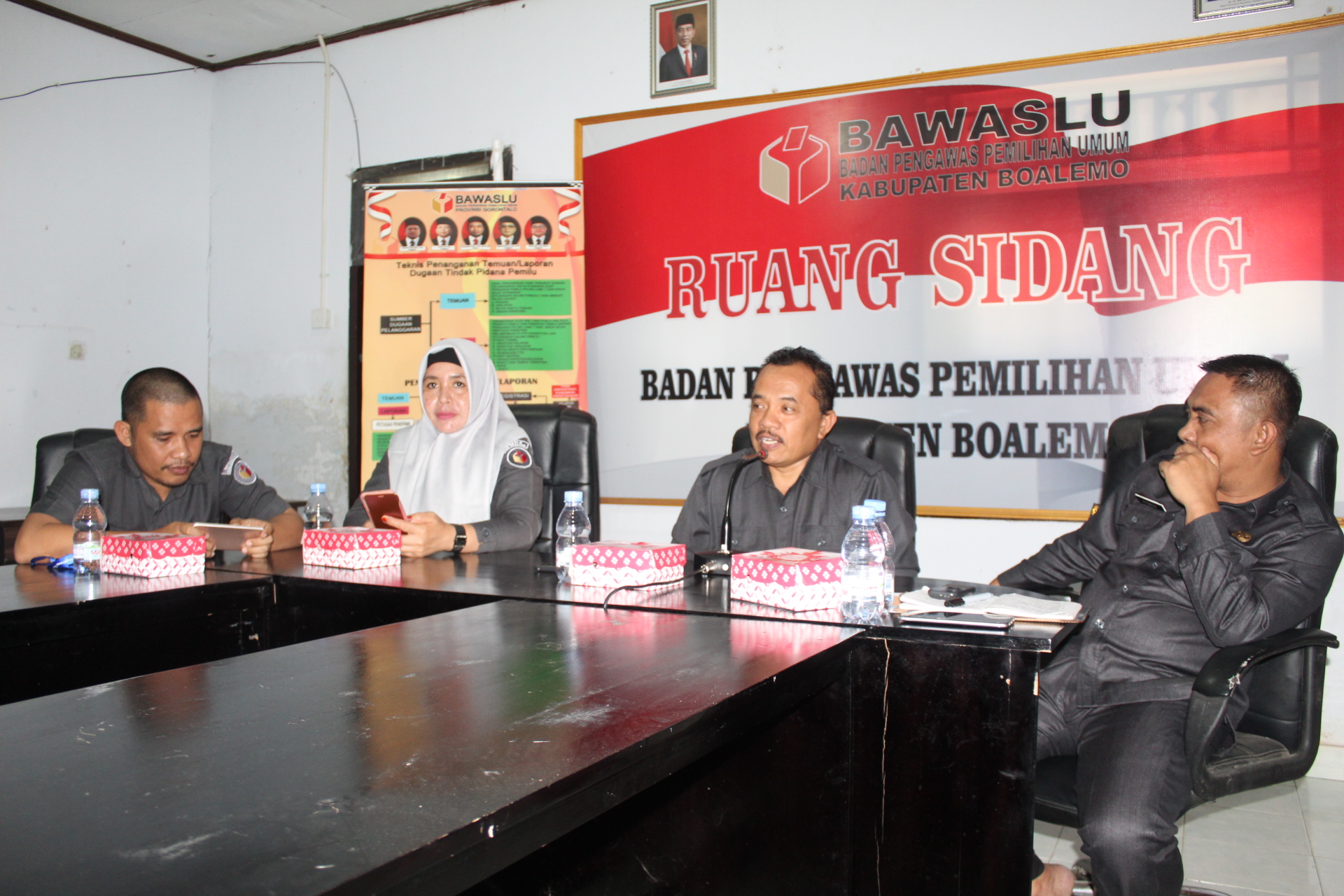 EVALUASI PPNPNS SEHARI LAGI, BAWASLU BOALEMO MINTA STAF PERSIAPKAN DIRI