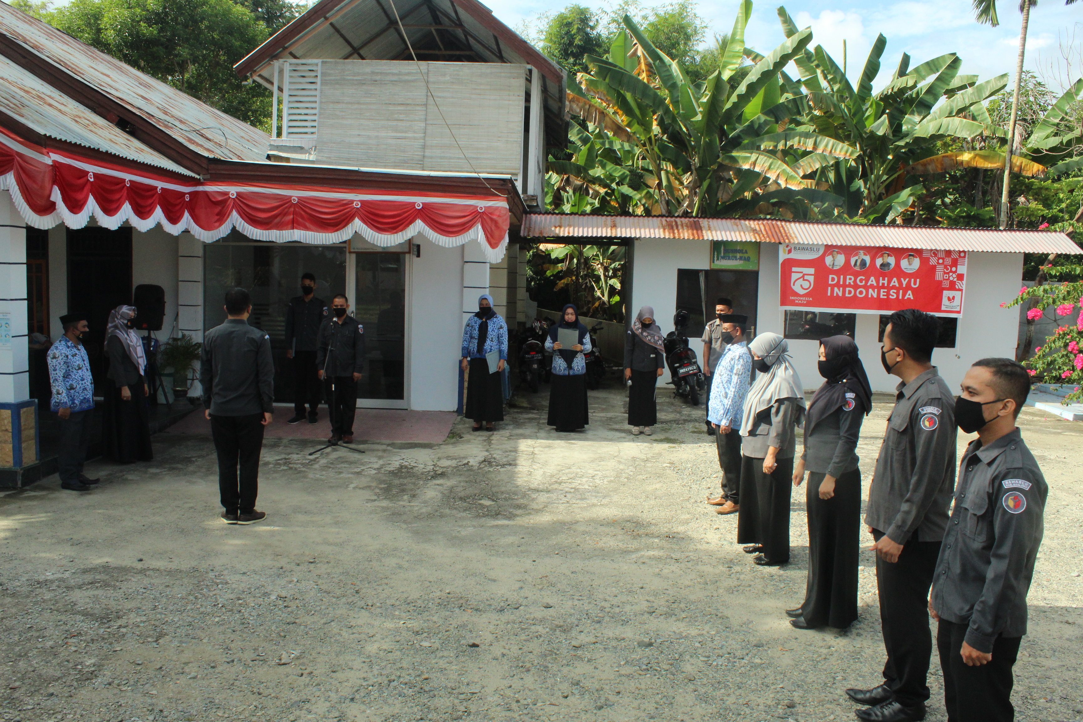 UPACARA PERINGATAN HUT RI KE-75 DIGELAR SEDERHANA OLEH BAWALU KAB. BOALEMO
