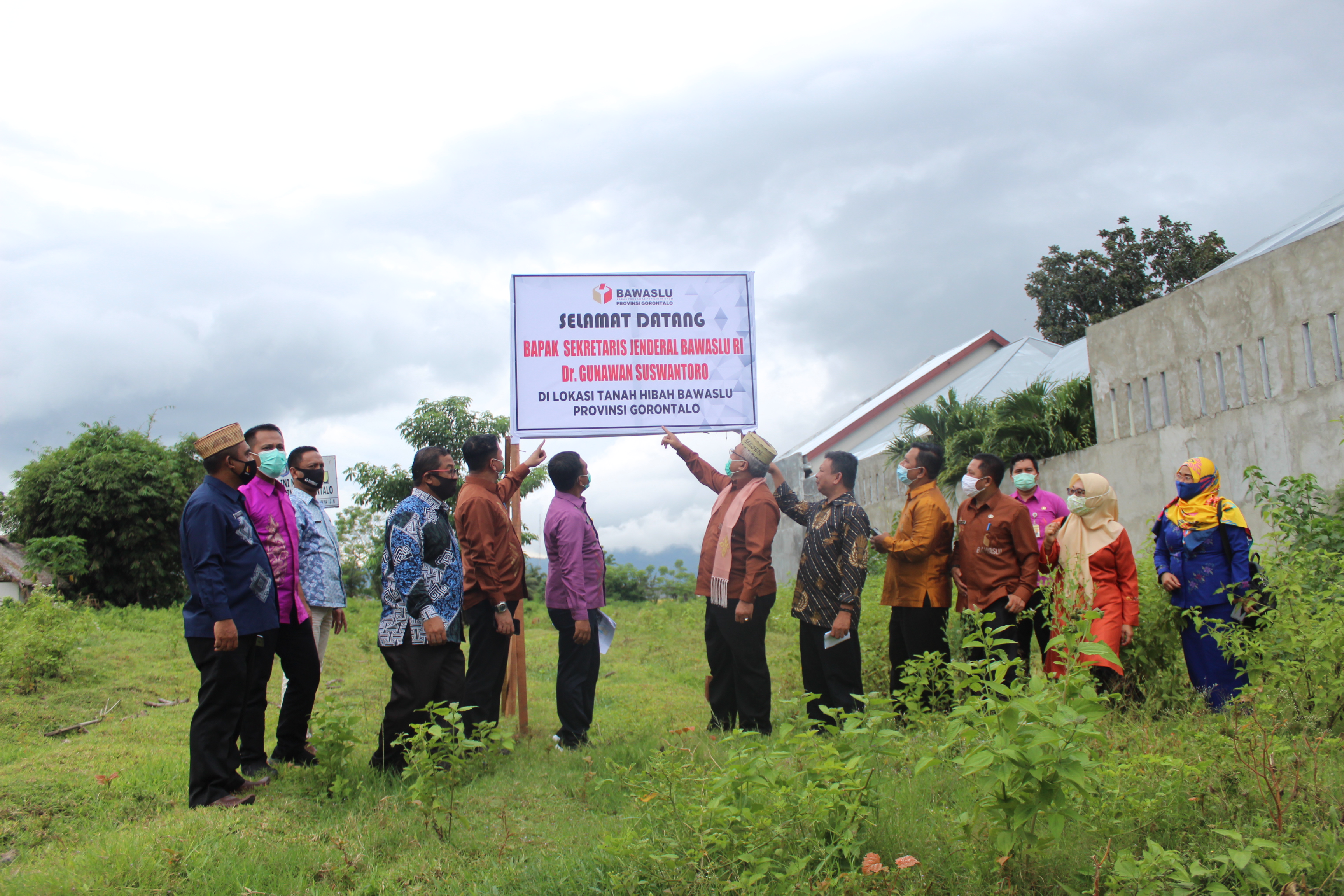 SEKJEN TINJAU LANGSUNG LOKASI TANAH HIBAH BAWASLU PROVINSI