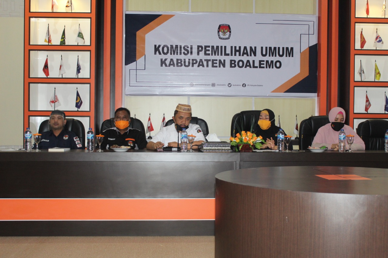 KPU KAB. BOALEMO TERIMA KUNJUNGAN BAWASLU DALAM RANGKA RISET