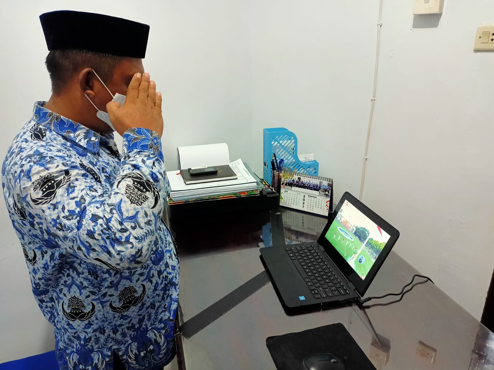 TERAPKAN WFH, BAWASLU BOALEMO IKUTI UPACARA 17 AGUSTUS DARI RUMAH