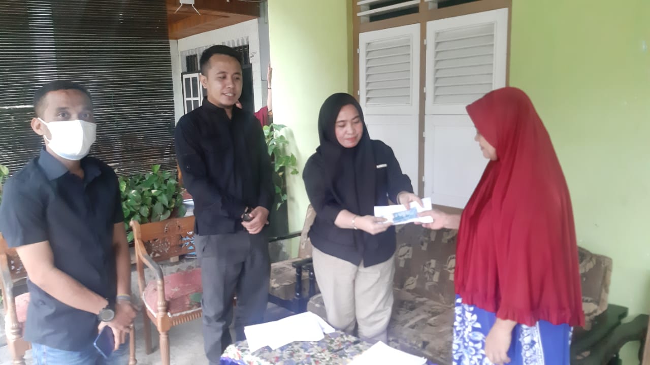 TIM PBDP BAWASLU BOALEMO KEMBALIKAN BARANG DUGAAN PELANGGARAN PADA PEMILIK