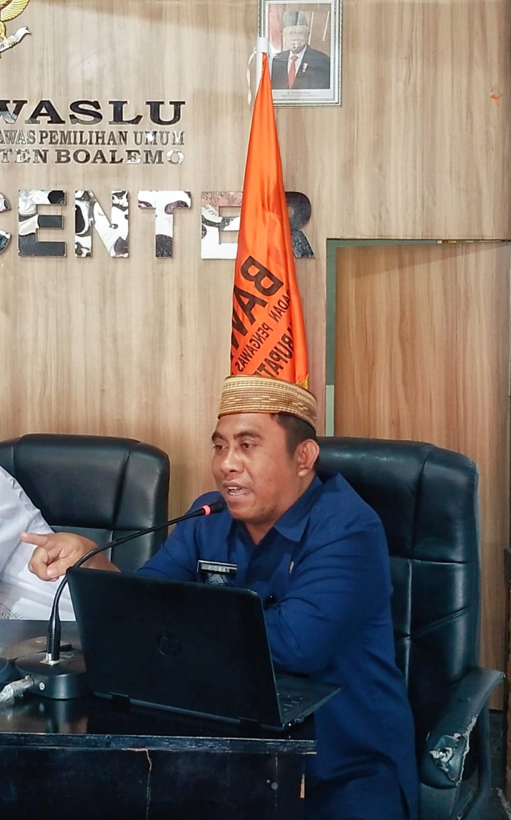 RIDWAN  AJAK SELURUH  STAF  TEKUNI PEKERJAAN