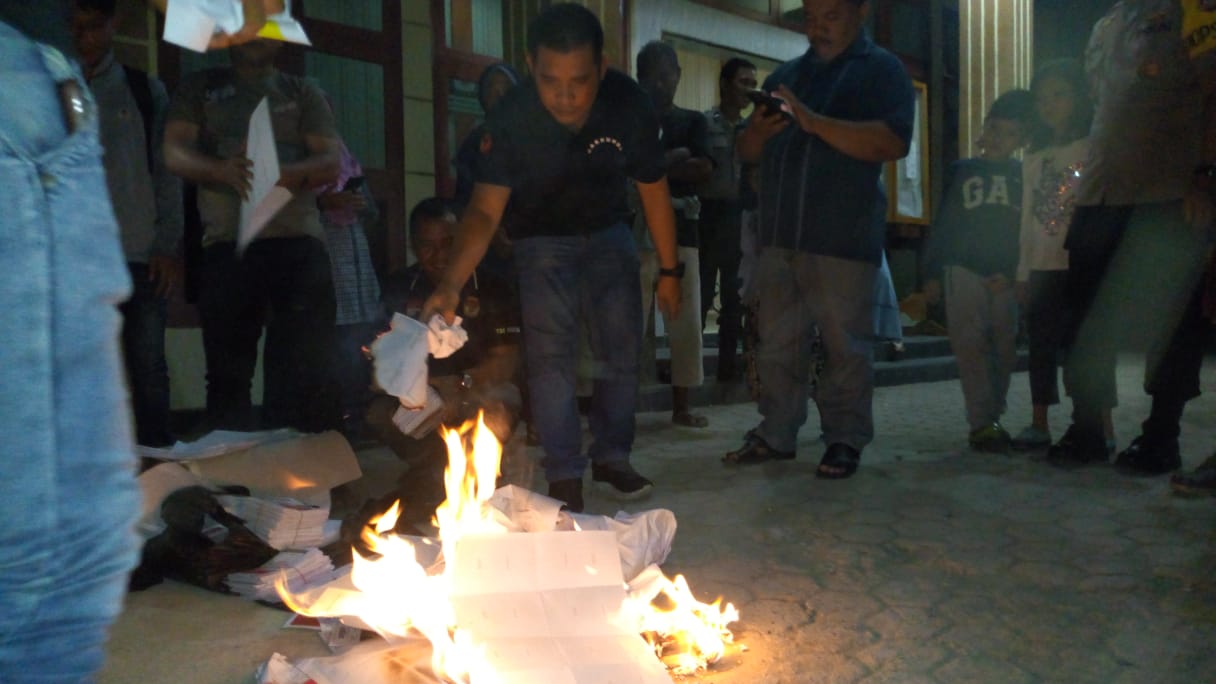 CEGAH KECURANGAN PEMILU, KPU MUSNAHKAN 2.000 LEBIH SURAT SUARA RUSAK