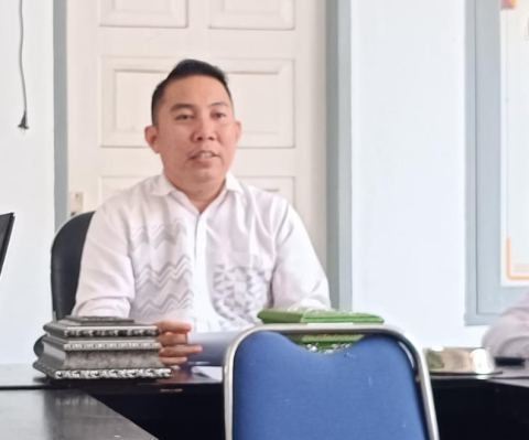 ketua pimpin Rapat internal