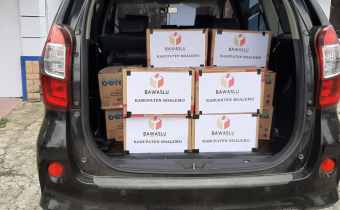 BAWASLU SERAHKAN BANTUAN UNTUK KORBAN BONE BOLANGO