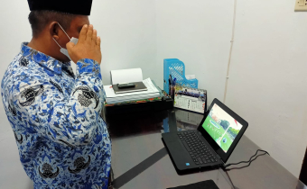 TERAPKAN WFH, BAWASLU BOALEMO IKUTI UPACARA 17 AGUSTUS DARI RUMAH