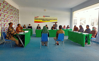 BAWASLU BOALEMO MEMPROSES SK KPU YANG MENCORET NAMA CALON ANGGOTA LEGISLATIF (SIMULASI)
