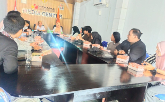 AMIR KOEM PIMPIN EVALUASI SIMULASI MEDIASI DAN SIDANG ADJUDIKASI SENGKETA PROSES PEMILU