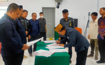 AMIR DJ. KOEM TERIMA AKUN SIPOL DARI BAWASLU PROVINSI GORONTALO