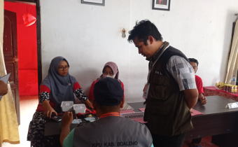 TIM PENGAWASAN VERFAK BAWASLU BOALEMO TURUN AWASI PELAKSANAAN VERFAK PARPOL OLEH KPU