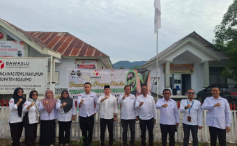 Bawaslu Boalemo Tanam Pohon Integritas