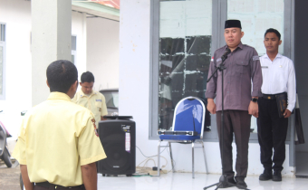 Ketua Bawaslu Boalemo Pimpin Apel Rutin Setiap Hari Senin di Halaman Sekretariat